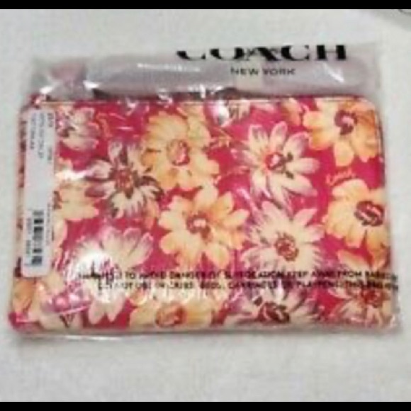 COACH Wristlet Vintage Daisy Script Print - Picture 3 of 5